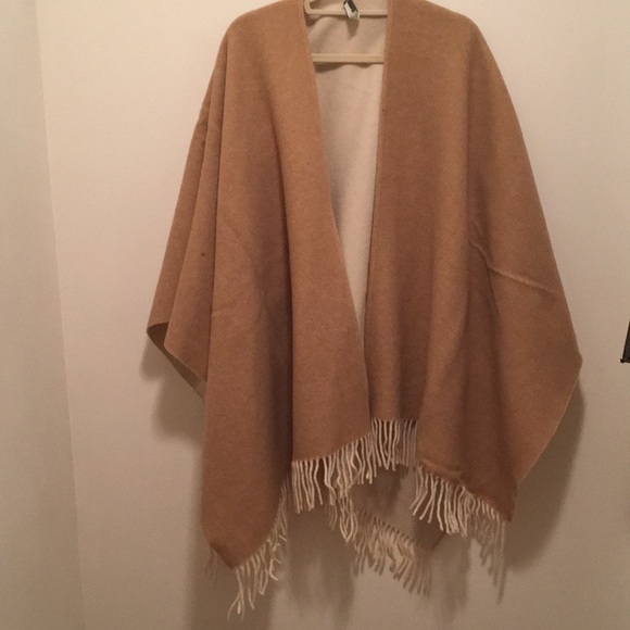 Sutton Studio Wool Cape with fringe 🎊HP🎊 - Picture 3 of 8